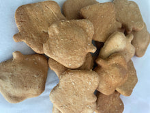 Load image into Gallery viewer, Fresh organic Tasmanian apple juice from the Huon Valley in Tasmania in a healthy treat !  Dogs often love to munch on apples and this treat uses fresh organic Tasmanian apple juice with a touch of Tasmanian Leatherwood honey. A special treat in the shape of an apple your dog will love !