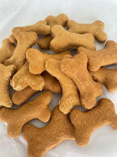 Load image into Gallery viewer,  natural remedy for skin conditions and helps repel ticks and fleas with brewers yeast, powdered garlic and molasses.