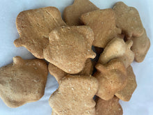 Load image into Gallery viewer, Fresh organic Tasmanian apple juice from the Huon Valley in Tasmania in a healthy treat !  Dogs often love to munch on apples and this treat uses fresh organic Tasmanian apple juice with a touch of Tasmanian Leatherwood honey. A special treat in the shape of an apple your dog will love !