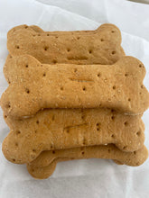 Load image into Gallery viewer, A natural remedy for skin conditions and helps repel ticks and fleas with brewers yeast, powdered garlic and molasses.  There are 8 large bones in each pack.  Ideal for medium to large dogs.